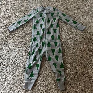 Hanna Andersson Pajamas. 18-24 months. Christmas tree print.